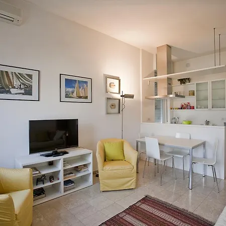 Veronaforent Selene Apartment